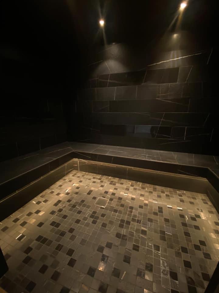 Hotel H85
